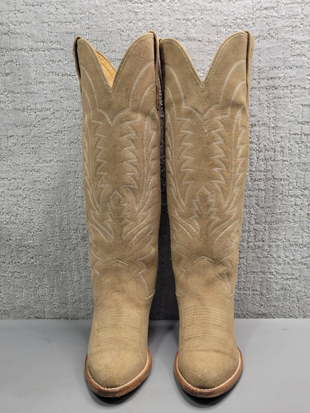 Tecovas The Abby Women's Size US 5B Driftwood Suede Cowgirl Boots.